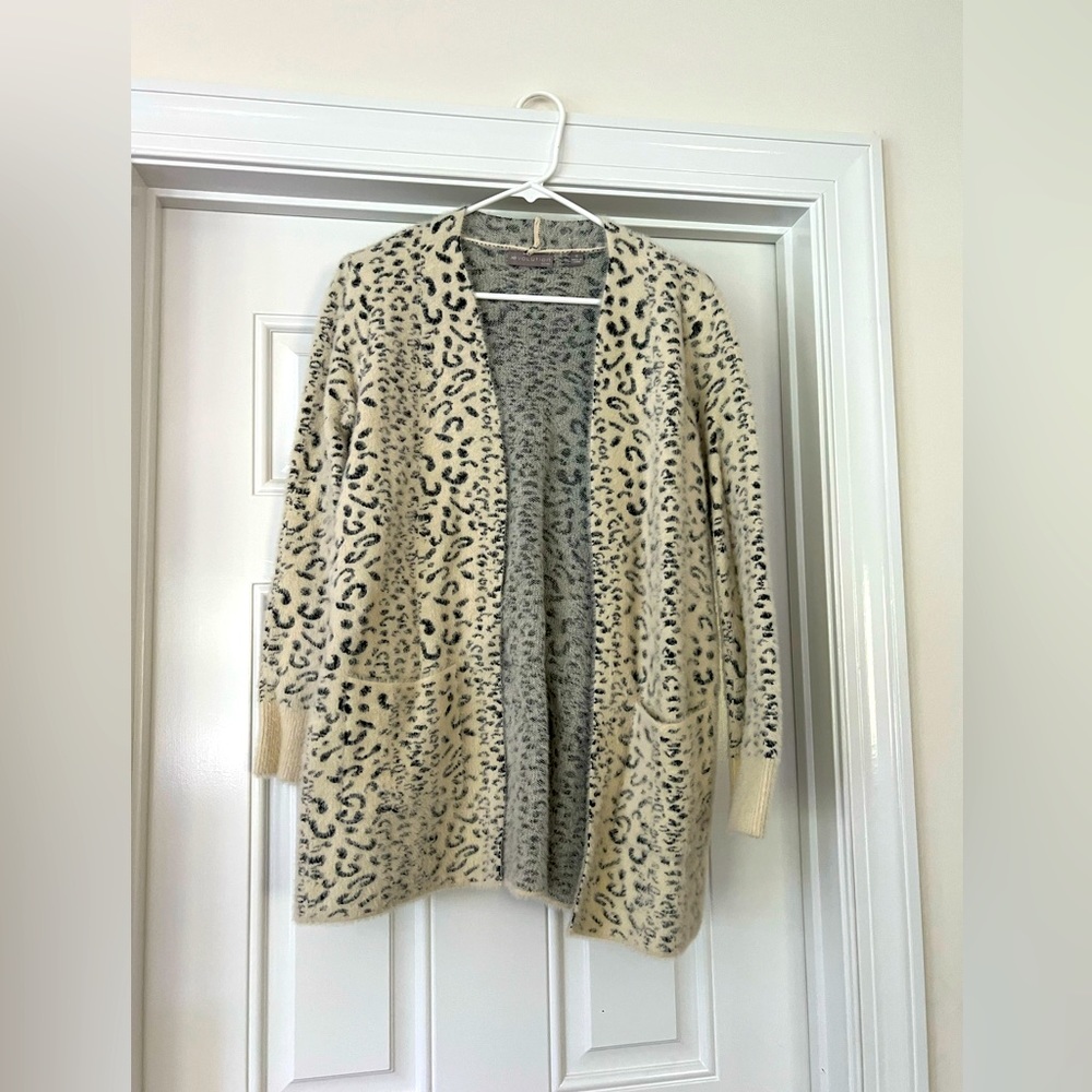 Women’s snow leopard cardigan